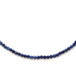 Naszyjnik z lapis lazuli na jasnym tle