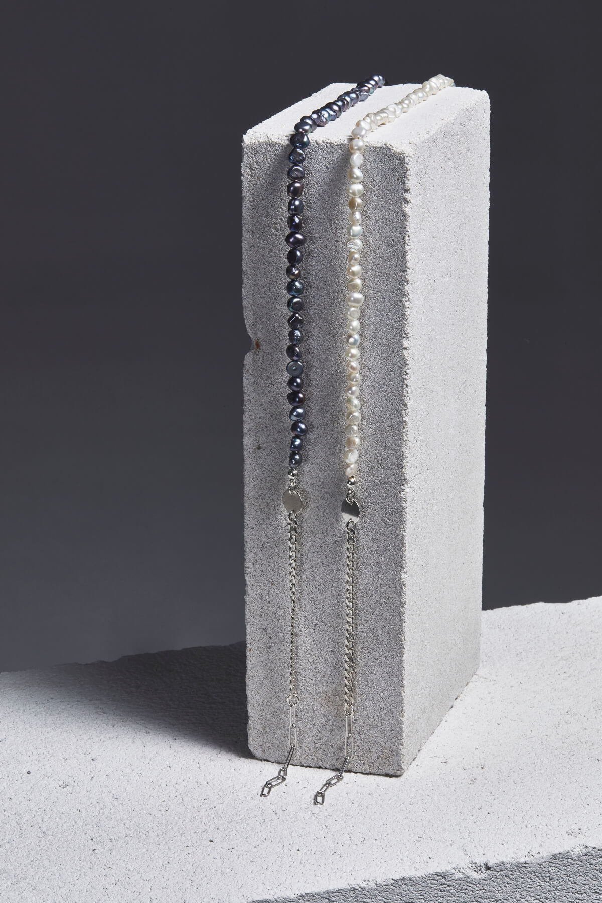 Naszyjniki z pereł barokowych z łańcuszkiem typu pancerka