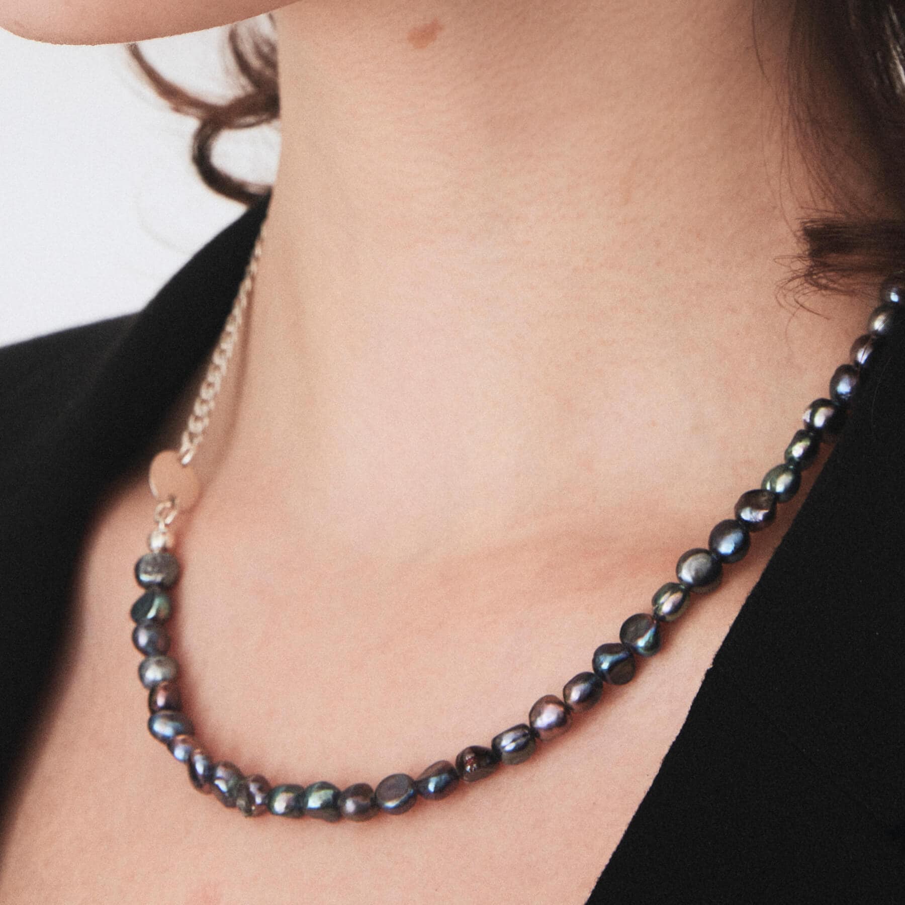 Black pearl necklace with silver chain  on model