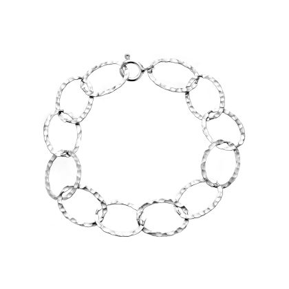 Srebrna bransoletka duże ogniwa na jasnym tle